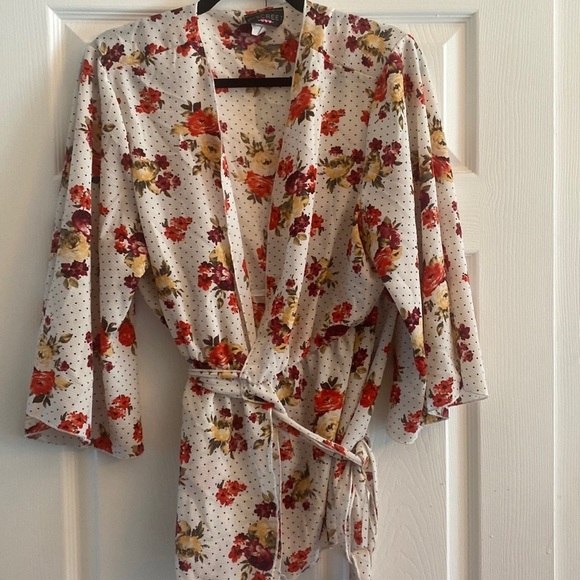Discreet tie front blouse floral polka dot size 3X - Picture 2 of 3